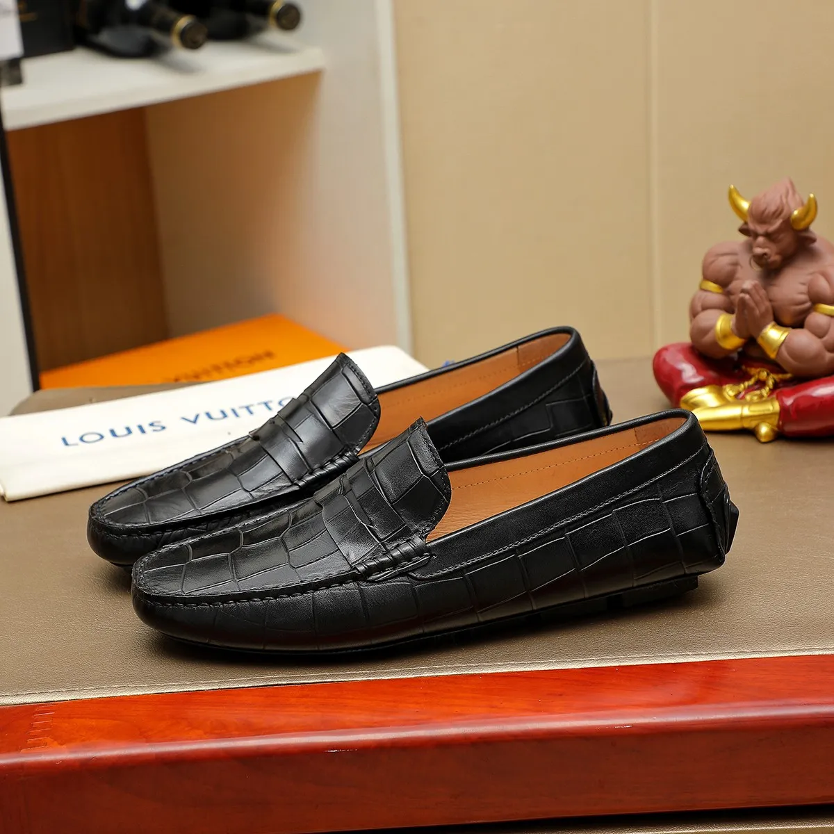 Men's shoes 💰360 💰 LV Louis Vuitton's top-quality Peaches men's shoes 💯Original copy of the official website, the upper is made of imported official website 1:1 material ❌Italian 🇮🇹 cowhide surface, imported pigskin lining. It’s definitely not made with ordinary craftsmanship, it’s the model used by celebrities! The factory’s craftsmanship is designed to create the most perfect shoes for trendy men! Colors available! 38-44 yards